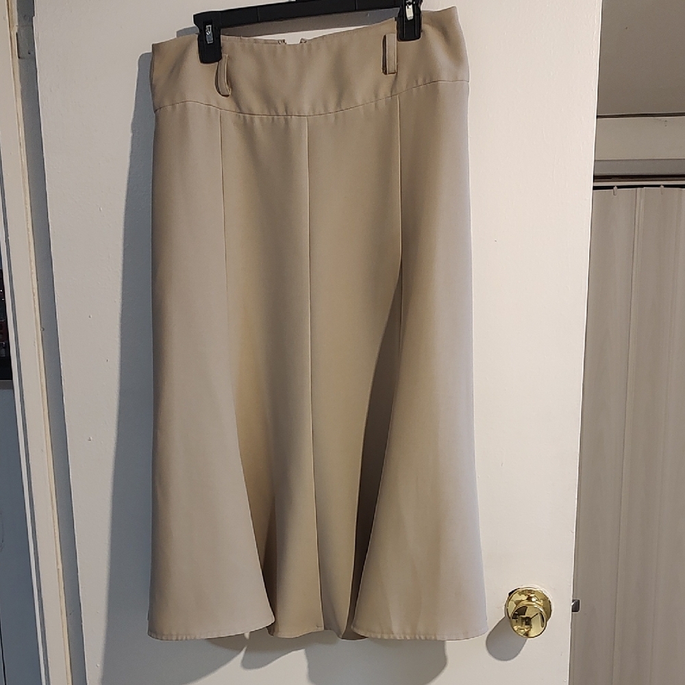 Elegant Evan Picone Tan Skirt MAKE AN Offer
